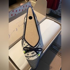 Brand new in box Rothy’s botanicals!